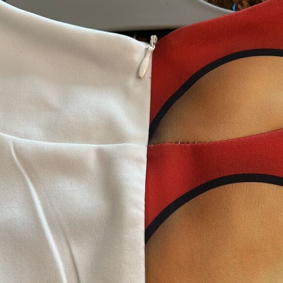 WEARABLE ART. unique graphic on a stunning top. Size large. - Picture 4 of 7